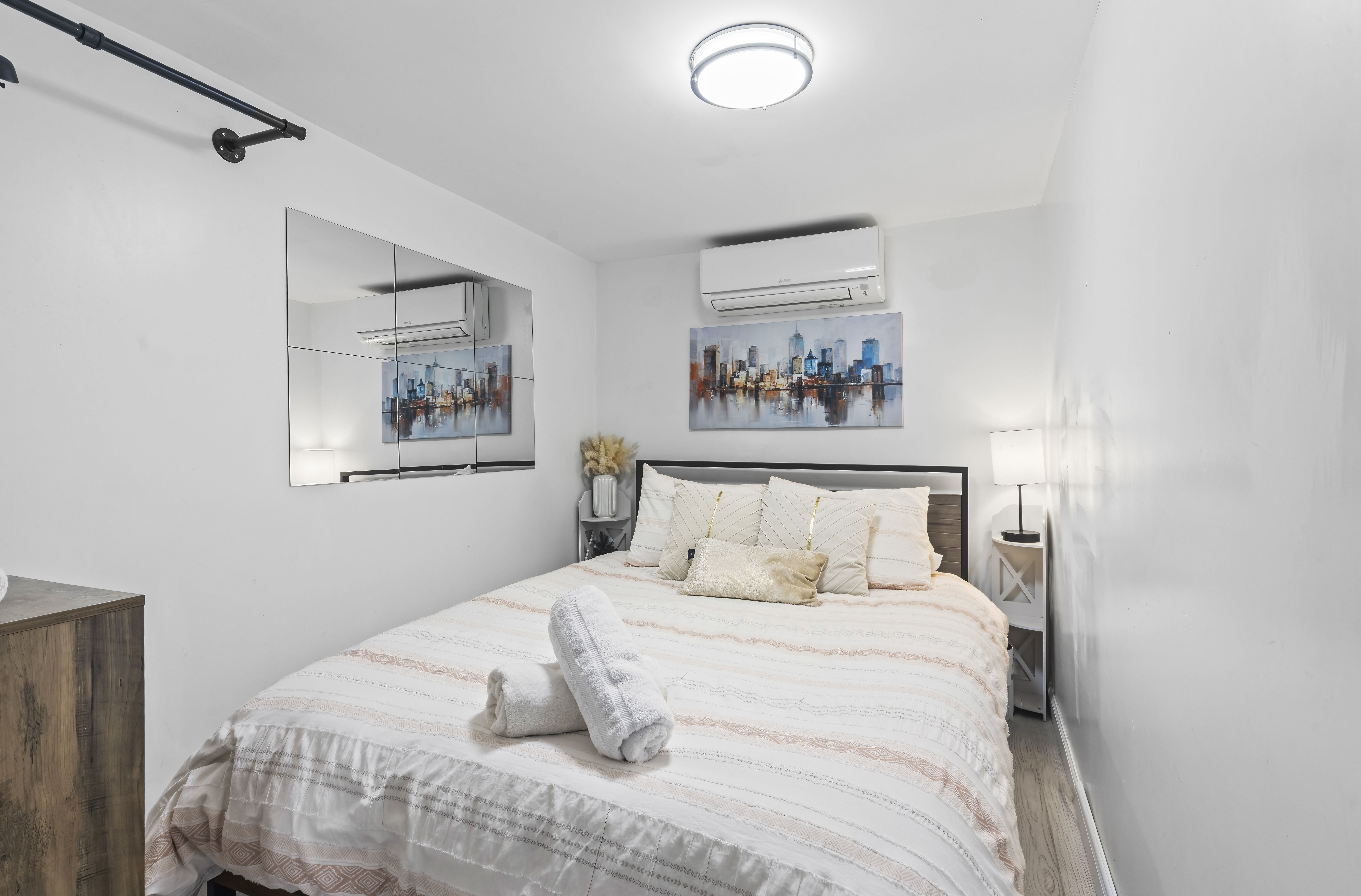 Second bedroom with queen bed