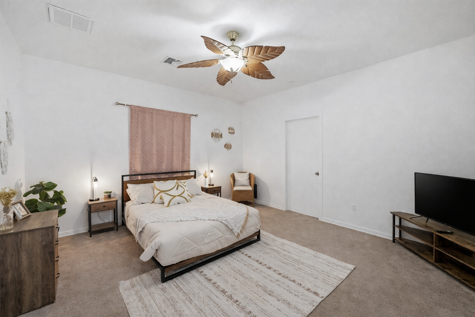 Queen bedroom with earth tones