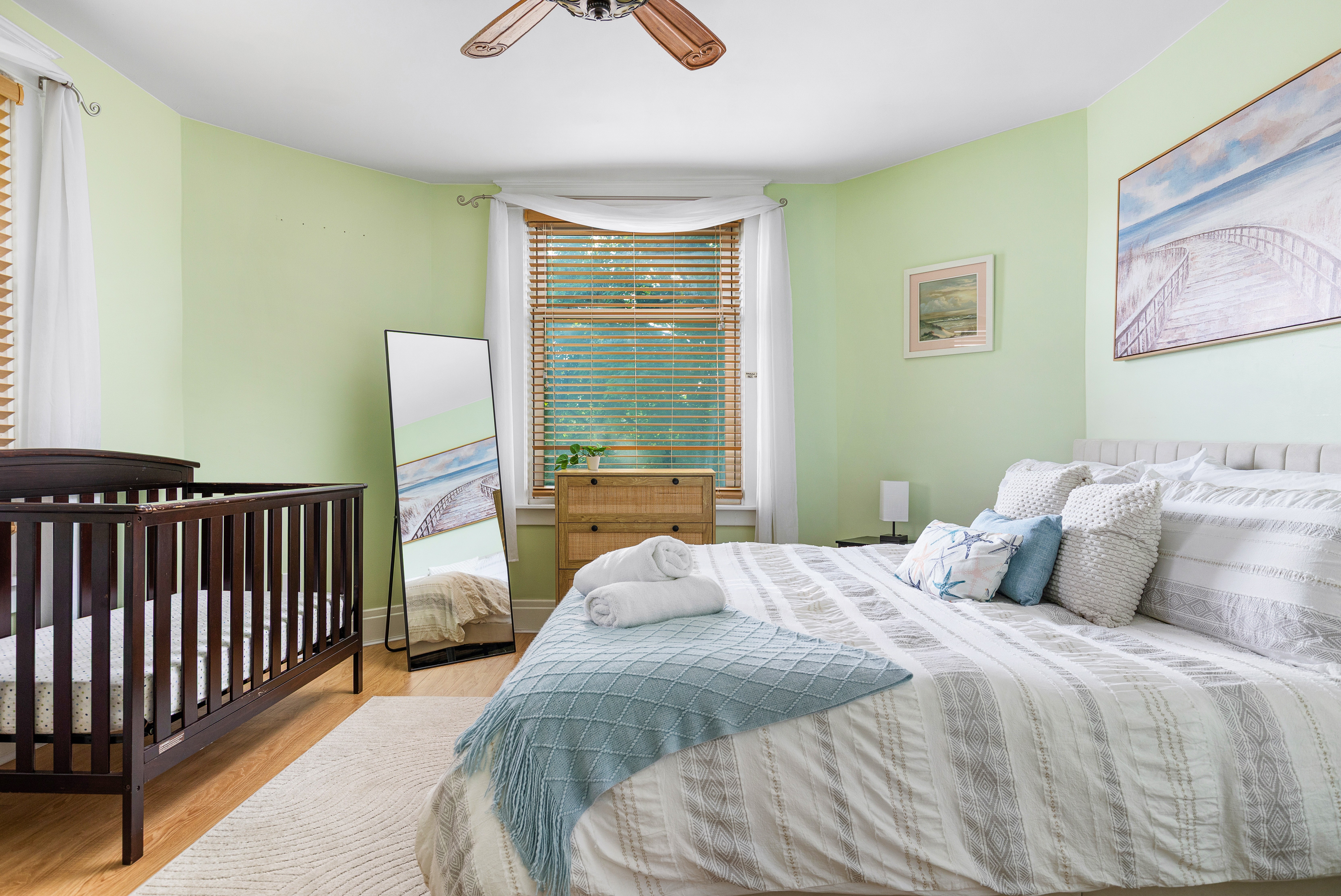 King Bedroom with Crib